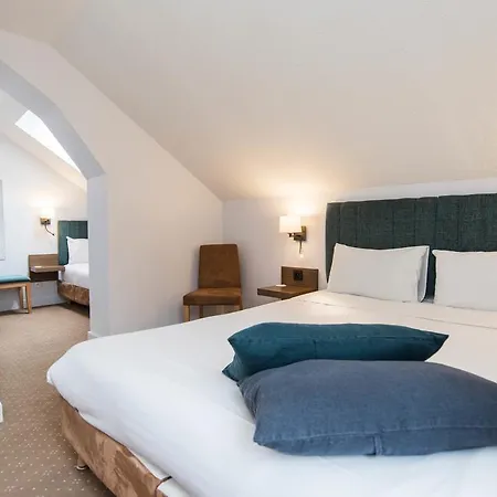 Otel Les Lanchers 3*